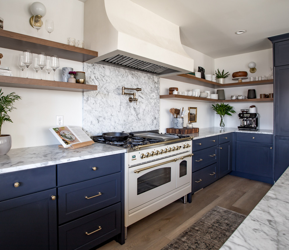 Kitchen - transitional kitchen idea in Denver