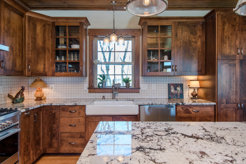 Transitional kitchen photo in Columbus