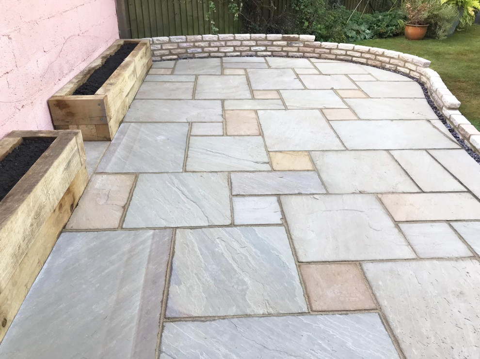 Design ideas for a traditional patio in Oxfordshire.
