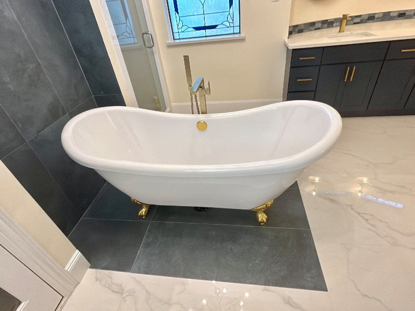 Master Bathroom Bathtub