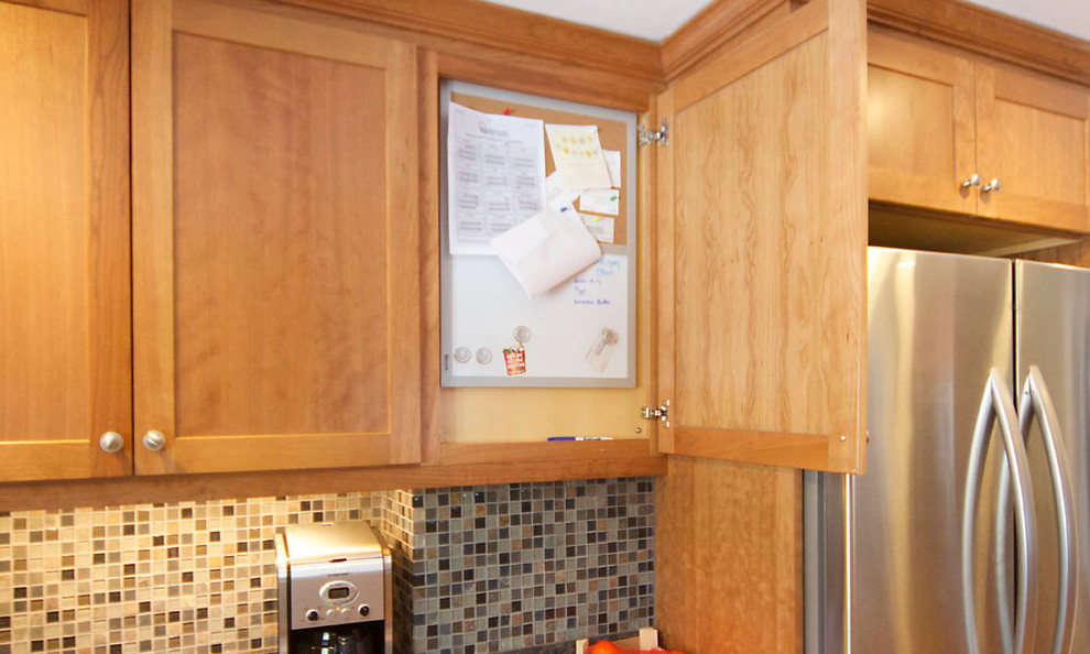 Eat-in kitchen - mid-sized transitional u-shaped medium tone wood floor eat-in kitchen idea in Boston with an undermount sink, shaker cabinets, medium tone wood cabinets, granite countertops, multicolored backsplash, glass tile backsplash, stainless steel appliances and a peninsula