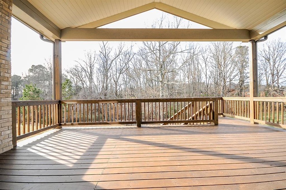 Inspiration for a transitional home design remodel in Atlanta