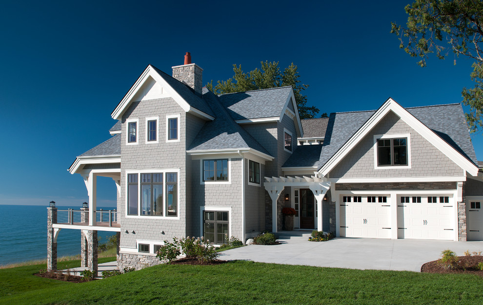 Inspiration for a beach style home design in Grand Rapids.