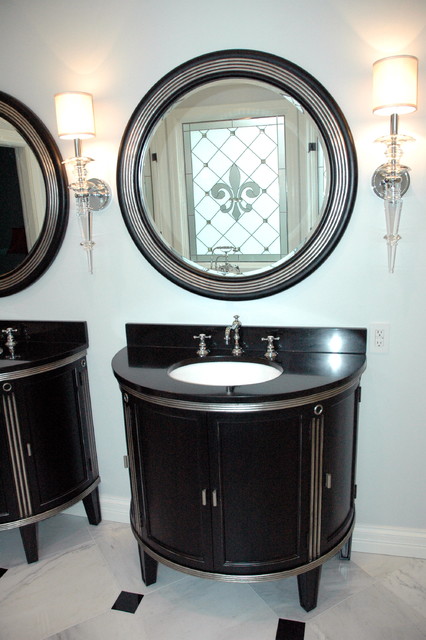 Fleur De Lis Master Bathroom klassisch-badezimmer