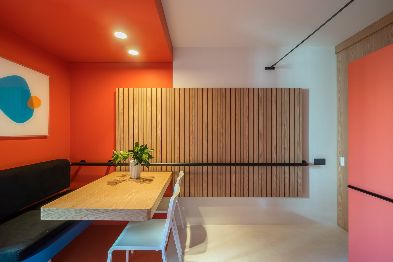 Кухня в коралловом ожерелье