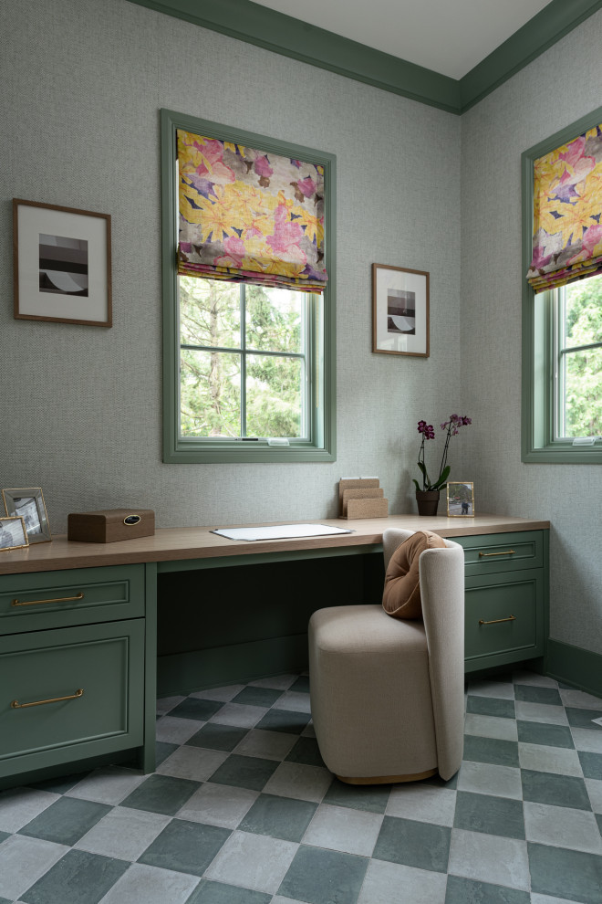 Inspiration for a timeless home office remodel in Chicago