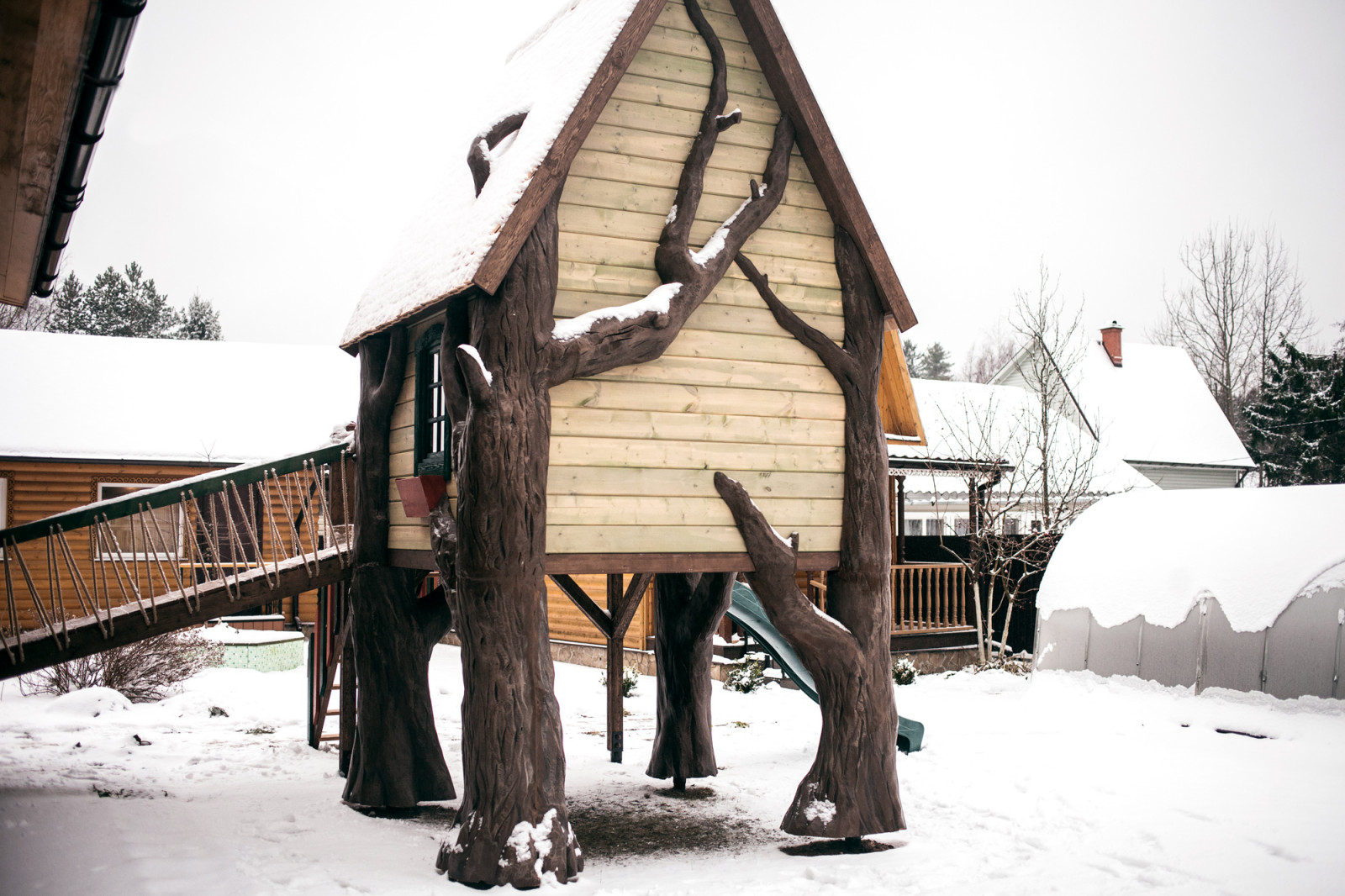 Домик на деревьях