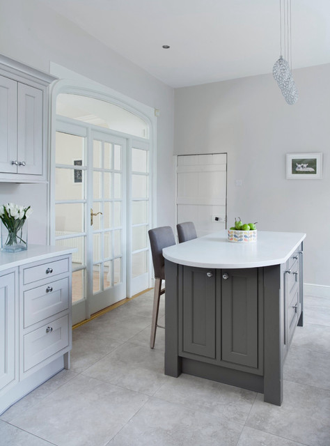 Savvy slipped shaker inframe country-kitchen