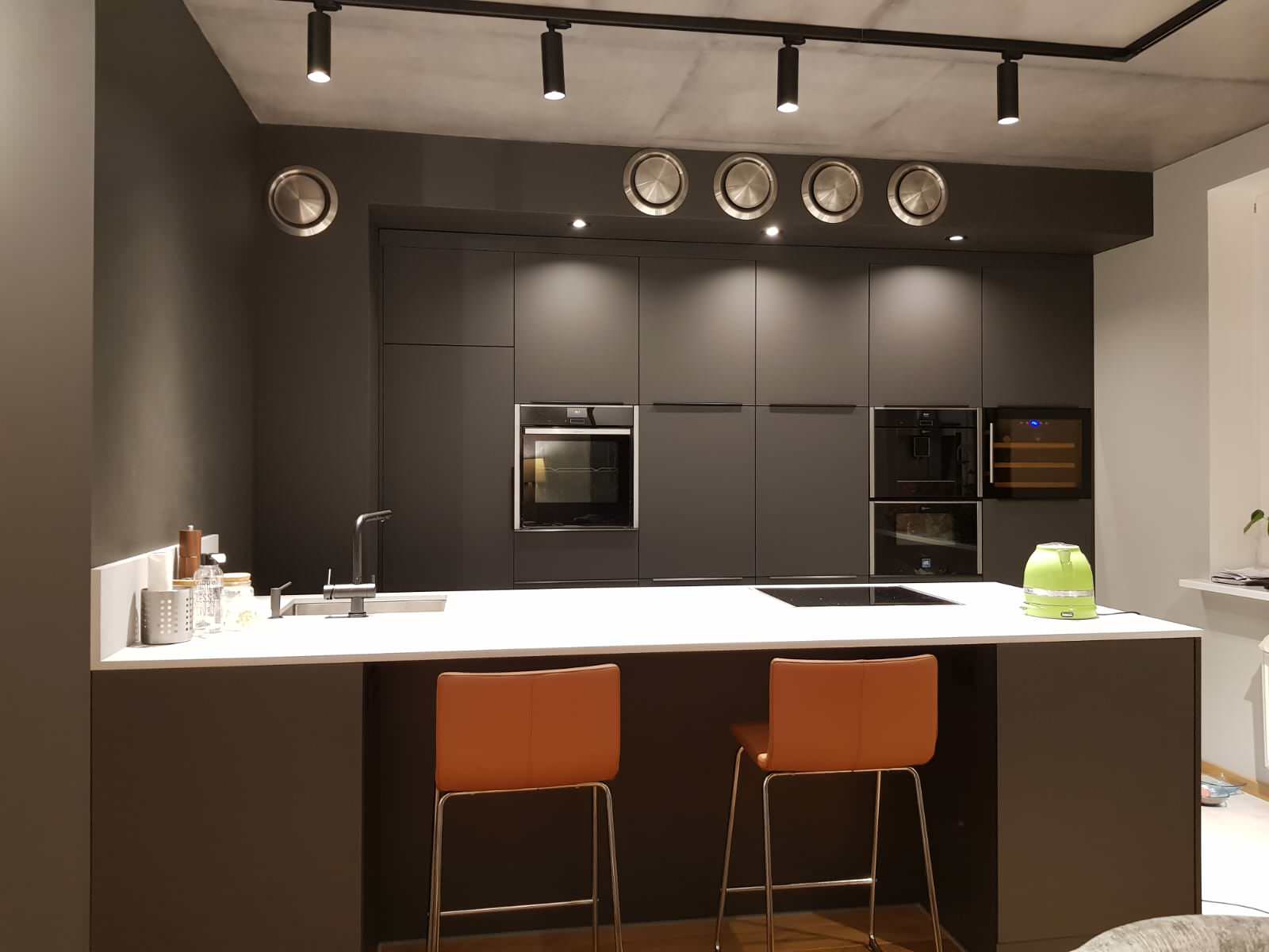 Кухня в современном интерьере