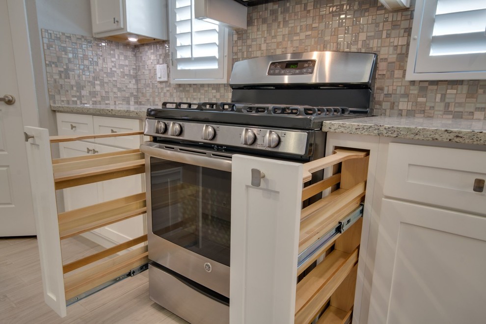 Transitional kitchen photo in Austin