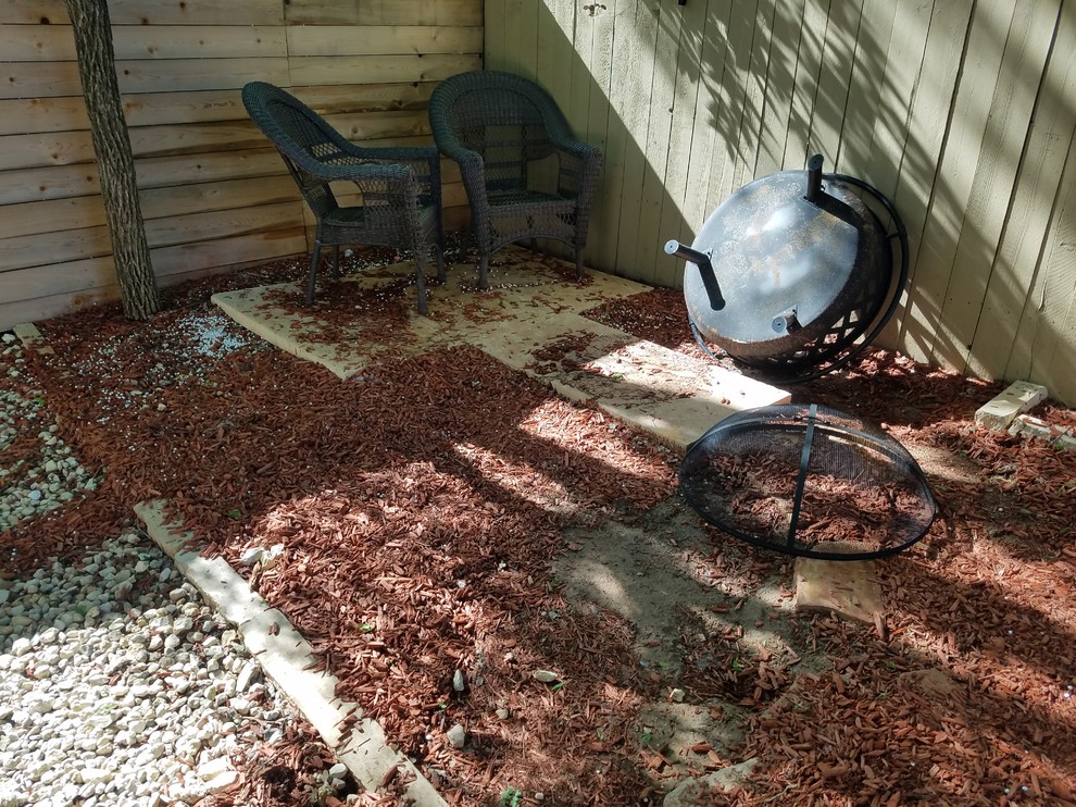 Transitional home design photo in Austin