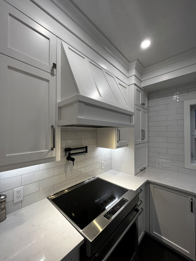 Home design - transitional home design idea in Calgary