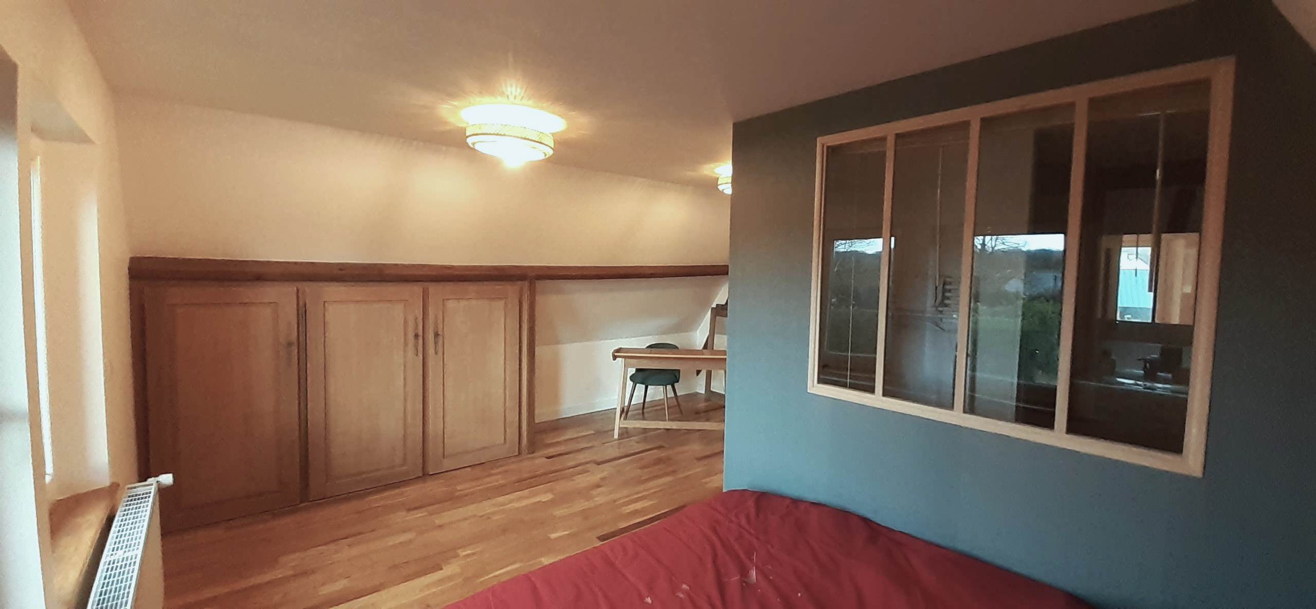 Aménagement de deux espaces chambres de réception dans une maison de campagne