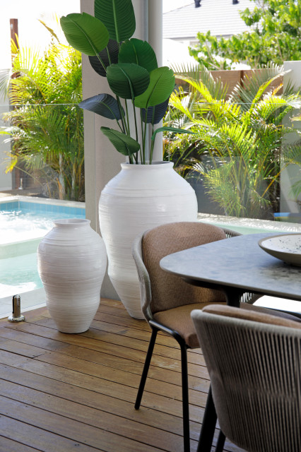 Entertainers Dream Decorating Project contemporary-courtyard