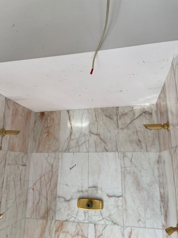 Photo of a contemporary bathroom in Sydney.