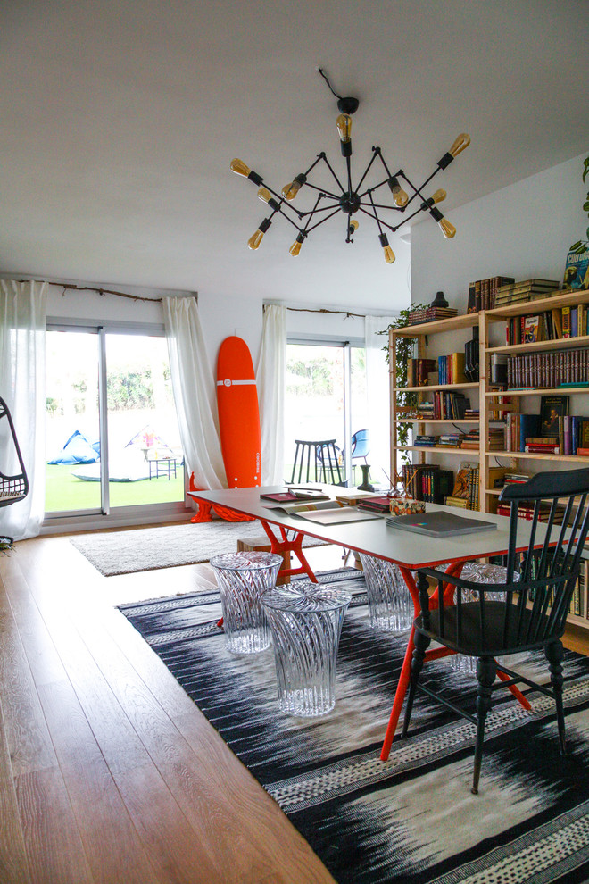 Mid-sized eclectic open plan dining in Malaga with white walls and medium hardwood floors.