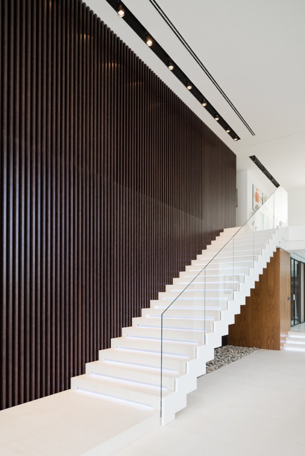 Design ideas for a contemporary staircase in Moscow.