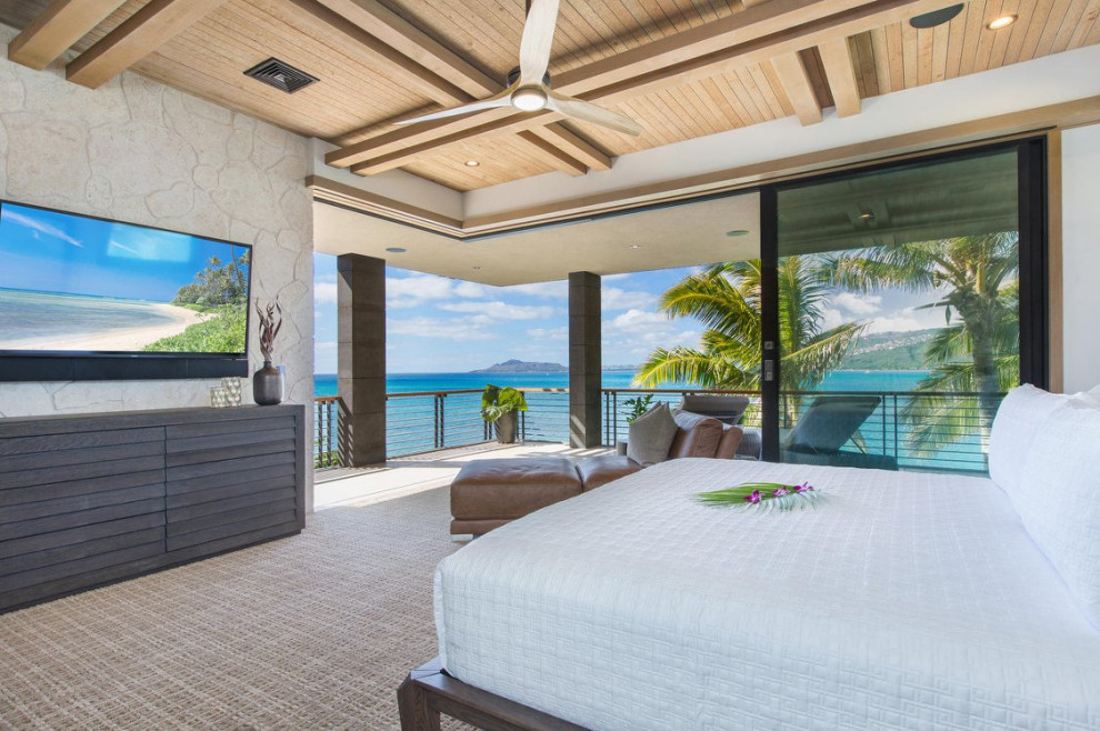Modern bedroom in Hawaii.