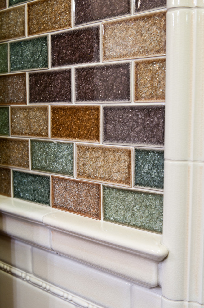Mid-sized mountain style master multicolored tile and glass tile bathroom photo