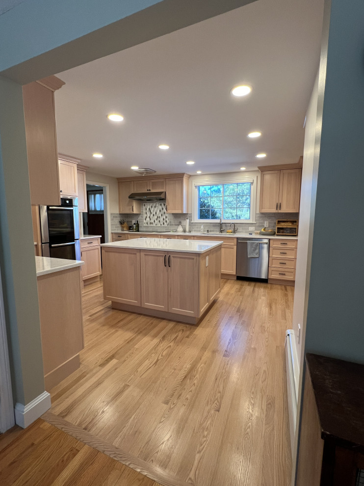 6612 - Bianco Breeze: Transforming with Quartz & Maple