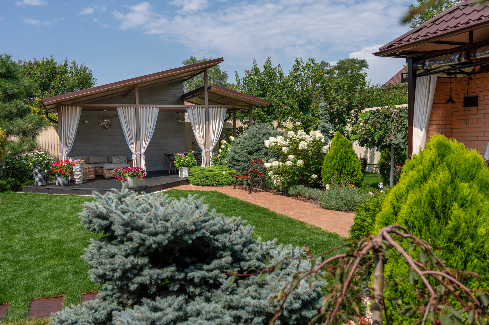 "Цветущий райский сад"