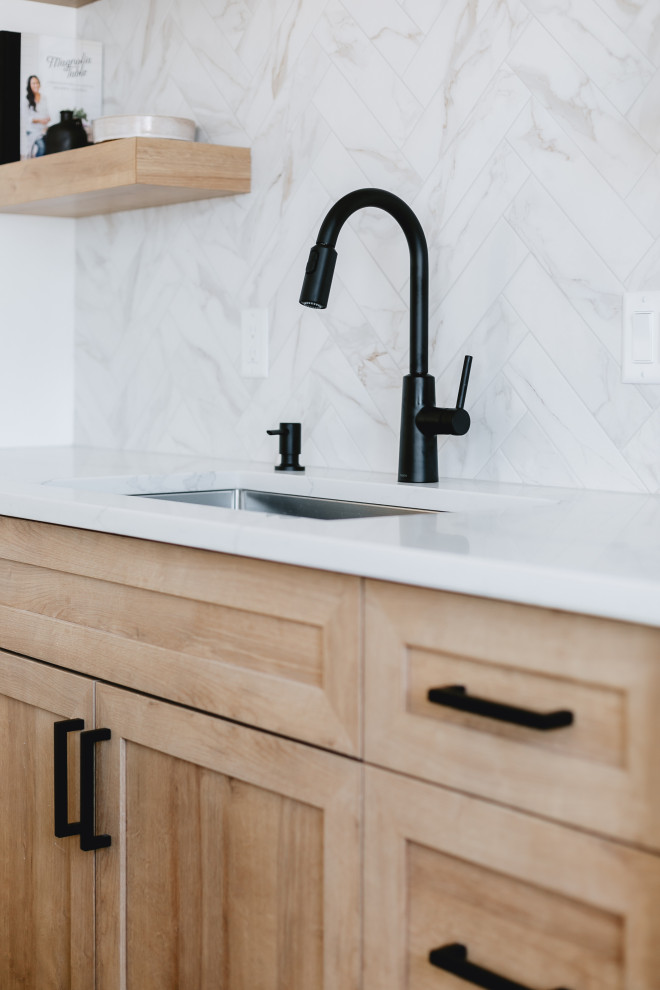 Kitchen - transitional kitchen idea in Edmonton