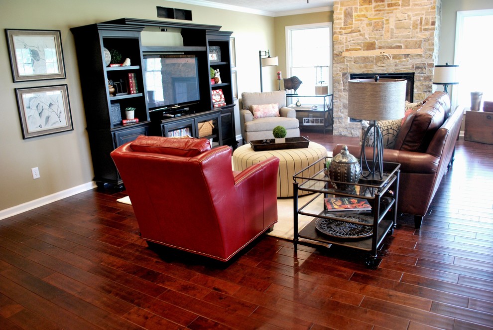 This is an example of a country family room in Indianapolis.