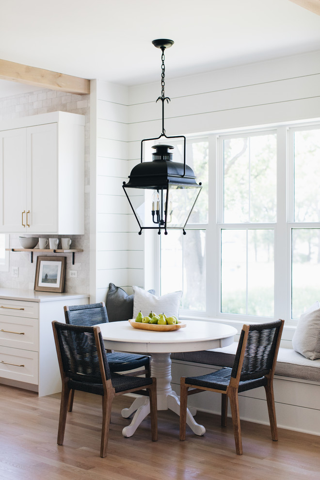 Transitional kitchen photo in Chicago
