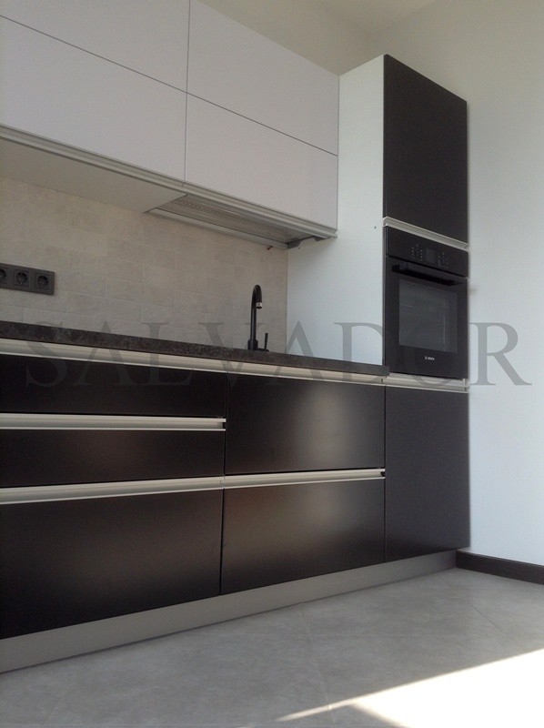 Линейная кухня в современном стиле