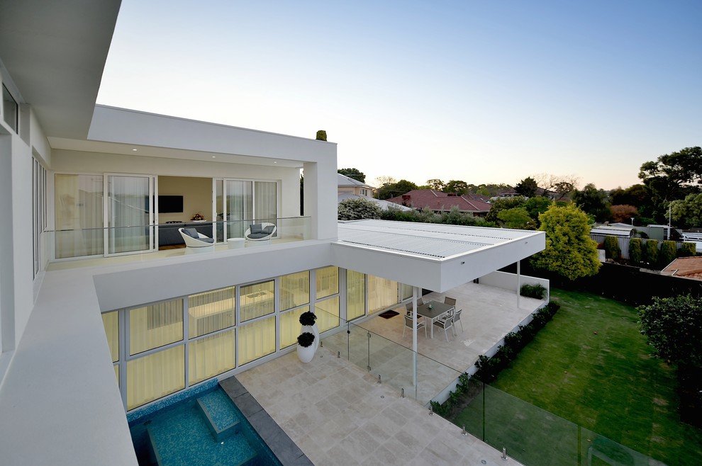 This is an example of a contemporary garden in Perth.