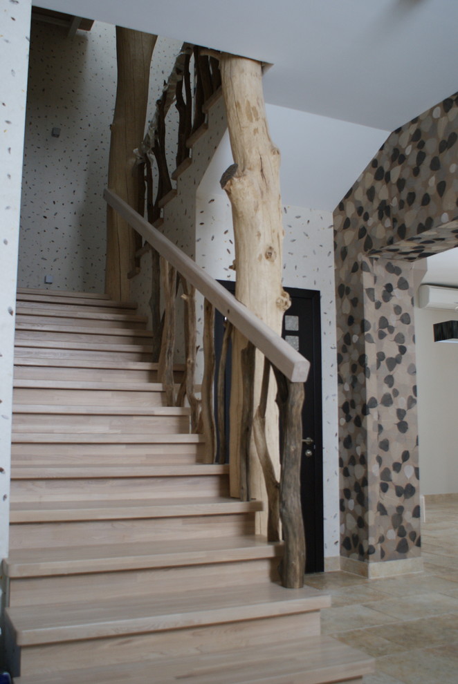 Хороший дом с бревнами