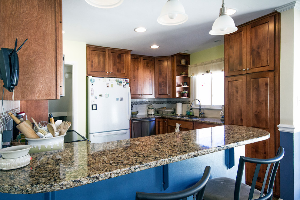 Kitchen - transitional kitchen idea