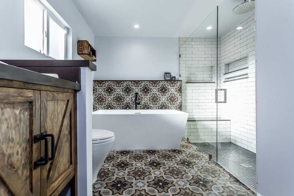 Example of a mountain style bathroom design in Los Angeles
