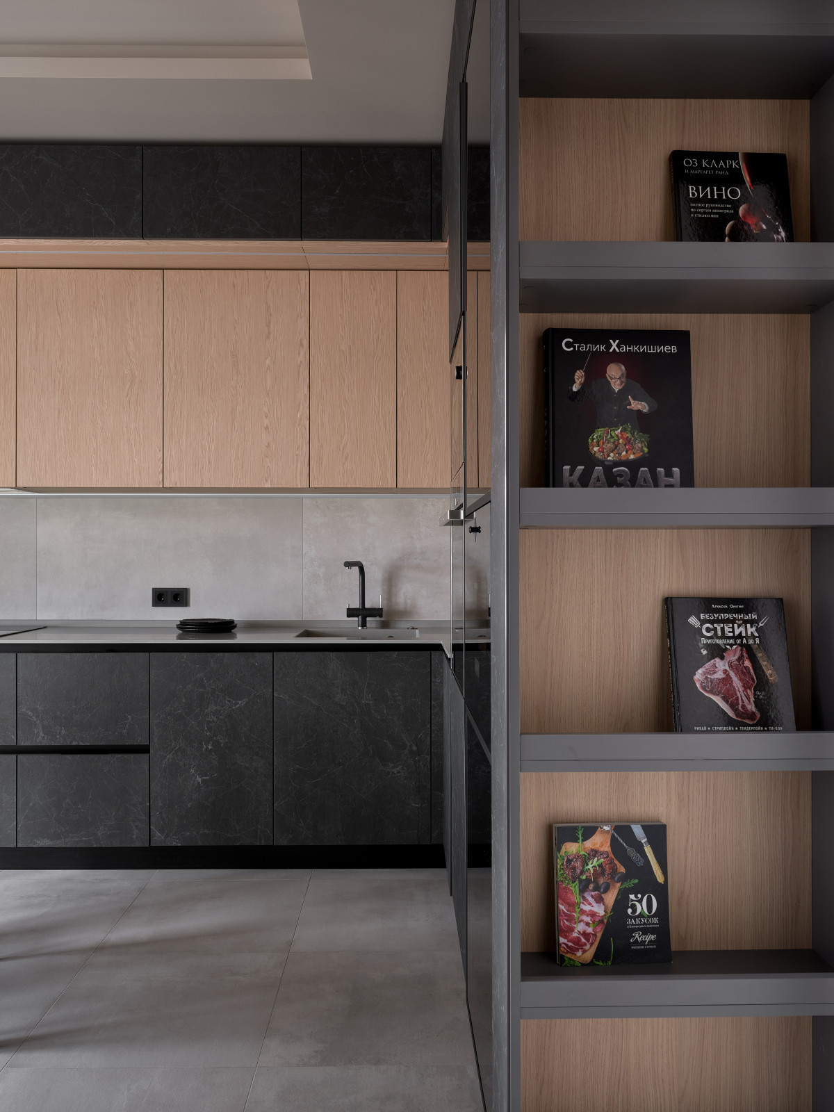 Современный интерьер с фиолетовыми акцентами