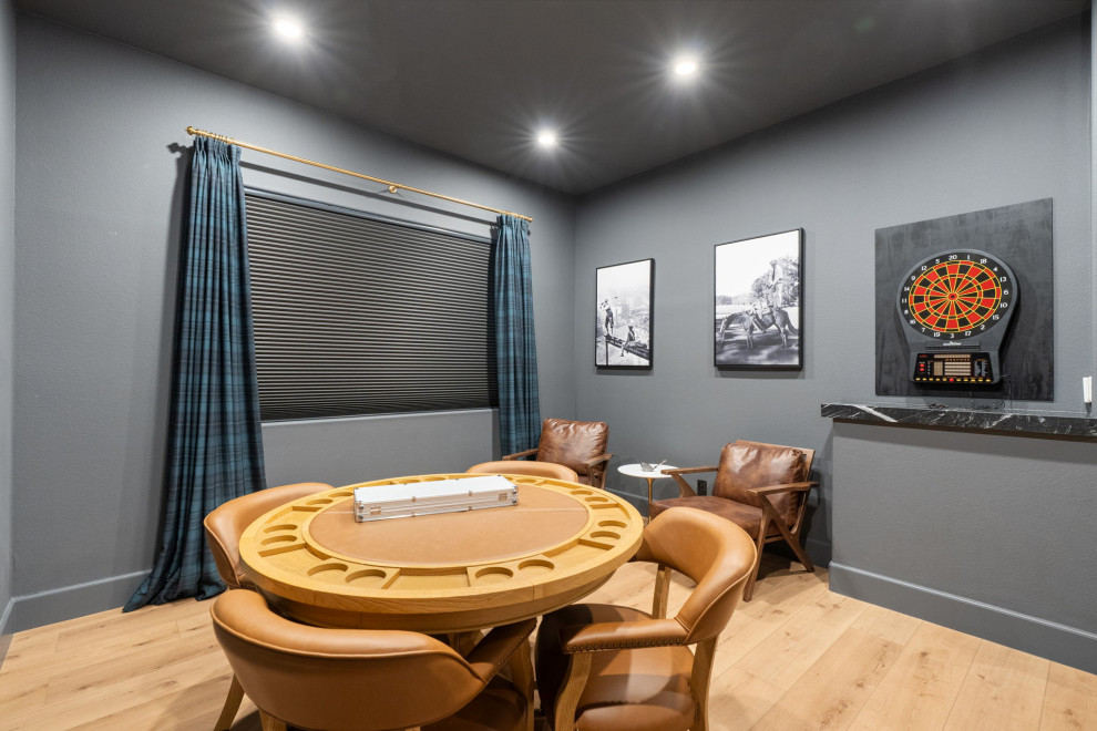 Example of a transitional home design design in Phoenix