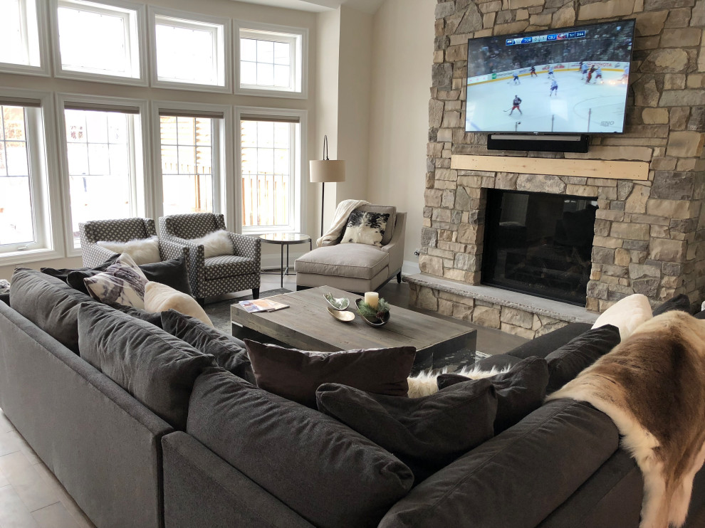 Inspiration for a rustic home design remodel in Toronto