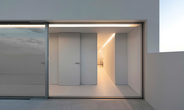 &Agrave;tic blanc modern-exterior