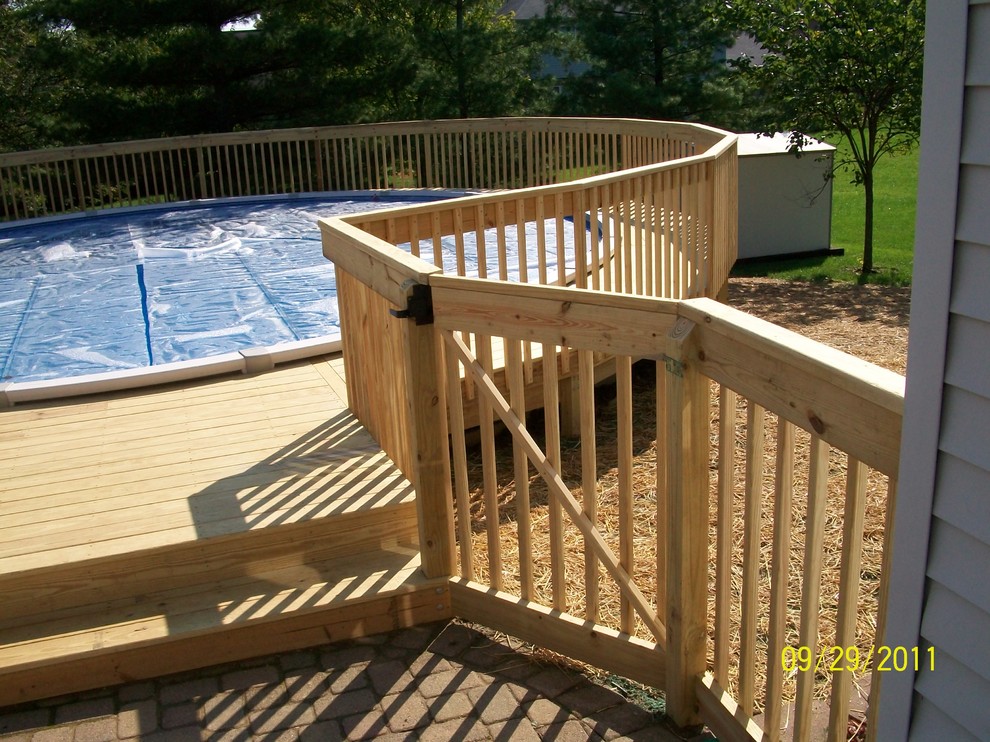 Example of a large backyard deck design in Cincinnati