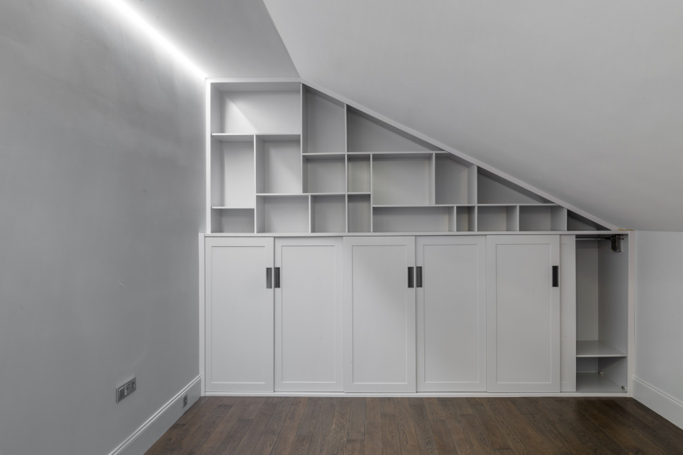 Стеллажи для хранения и ТВ зона