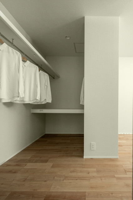 主寝室のＷＩＣ modern-ankleidezimmer