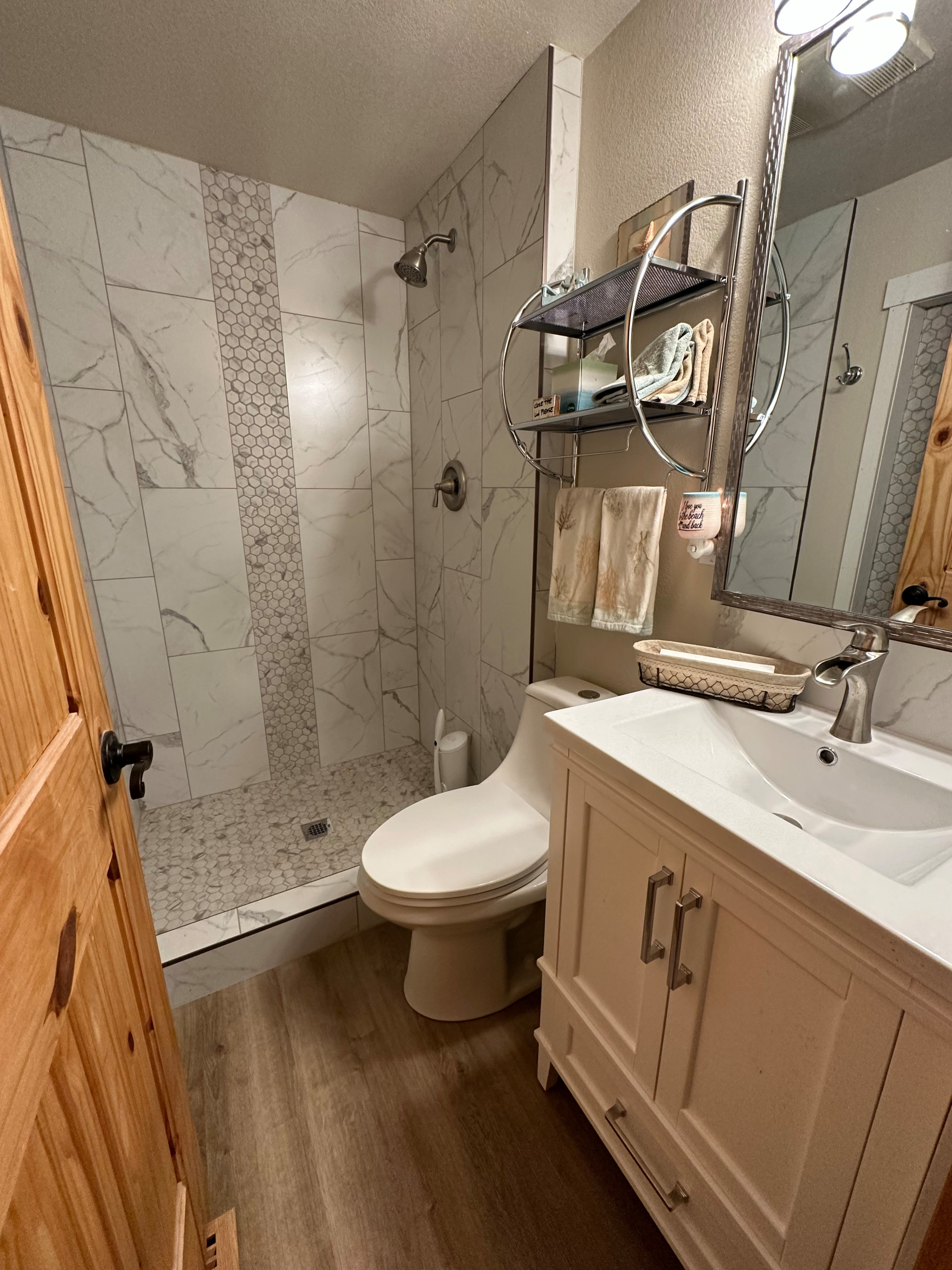 midcentury- bathroom