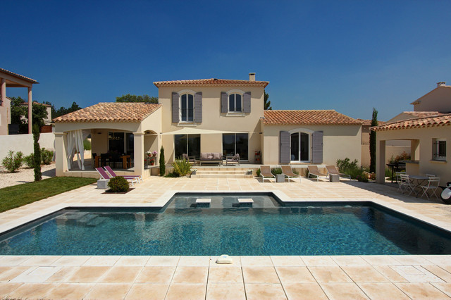 Piscine g&eacute;om&eacute;trique contemporaneo-piscina