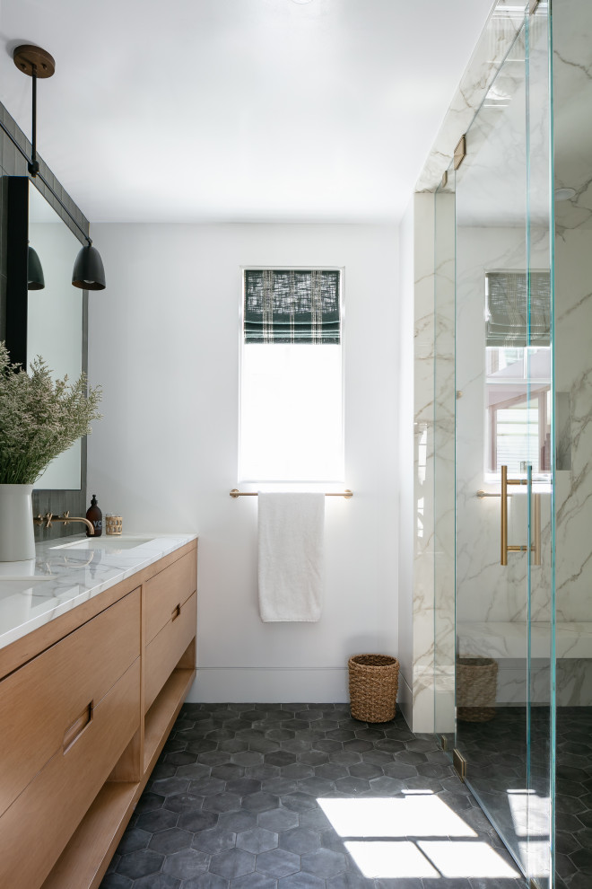 Example of a transitional bathroom design in Orange County