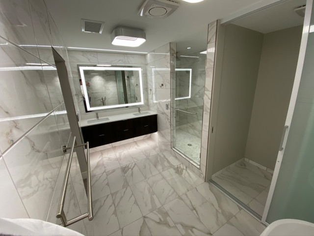 Private Condo minimalistisch-badezimmer
