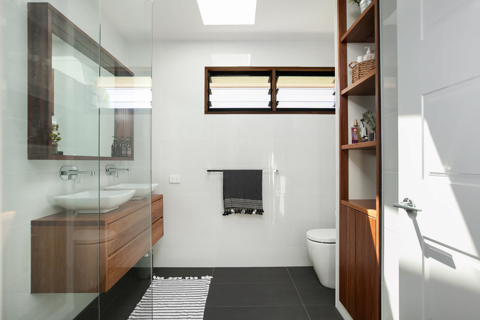 Inspiration for a contemporary bathroom in Wollongong.