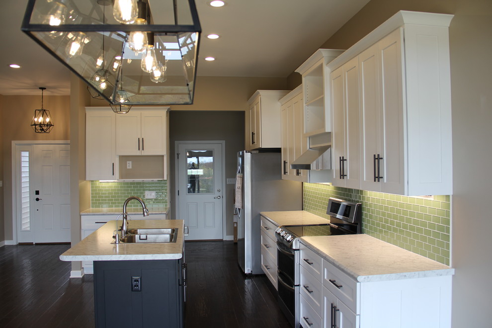 Transitional kitchen photo in Columbus