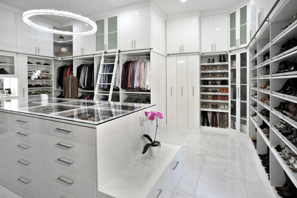 Photo of a modern storage and wardrobe in Los Angeles.