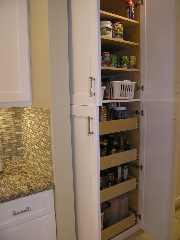 Example of a mid-sized classic u-shaped ceramic tile eat-in kitchen design in Tampa with a double-bowl sink, shaker cabinets, white cabinets, granite countertops, green backsplash, matchstick tile backsplash, stainless steel appliances and an island