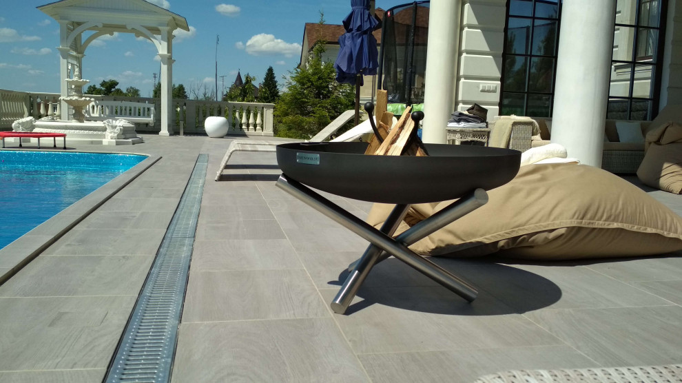 Современная чаша для костра  для частного дома в клубном поселке