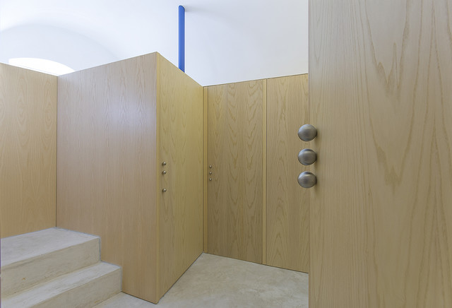 Piccola abitazione privata contemporary-hallway-and-landing
